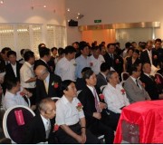 從左至右前排領(lǐng)導(dǎo)人：王榮華、李耀新、劉云耕、谷本正憲等